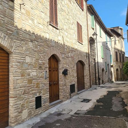 Appartamento Con Camino In Centro Storico بيفانيا المظهر الخارجي الصورة
