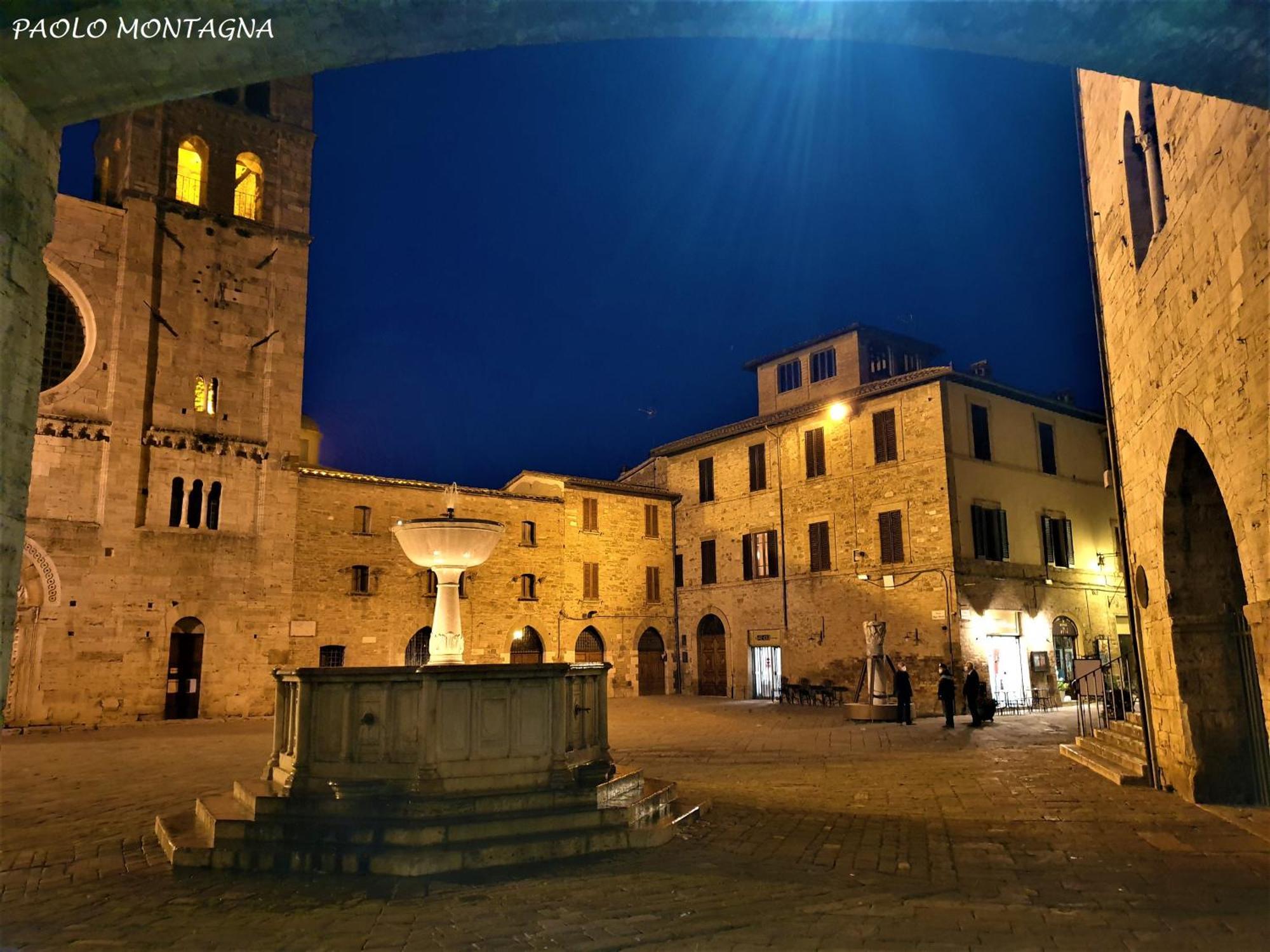 Appartamento Con Camino In Centro Storico بيفانيا المظهر الخارجي الصورة